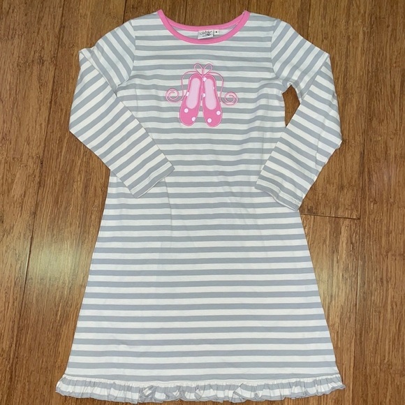 luigi kids Other - Luigi girls long sleeved grey striped dress with ballet appliqué size 8 NWOT